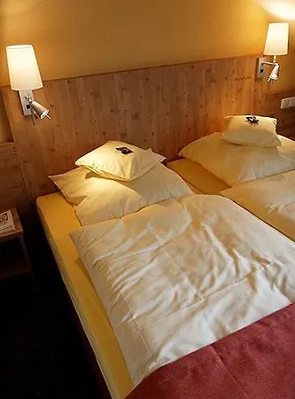 Vendégház Und Landgasthof Zum Bockshahn 3*