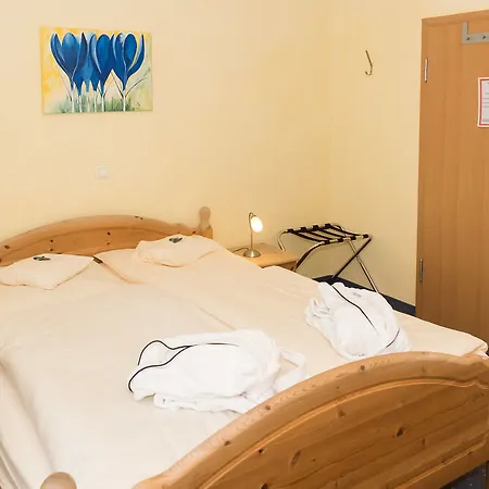 Und Landgasthof Zum Bockshahn Гостевой дом Spessart (Ahrweiler)