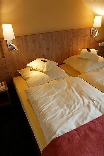 Gasthuis Und Landgasthof Zum Bockshahn 3*